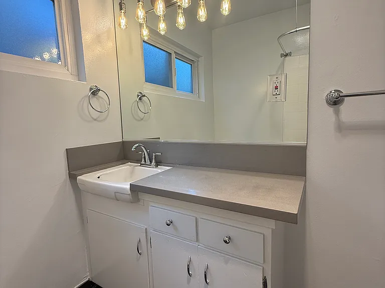 1709 N. Fuller Ave — Photo 30