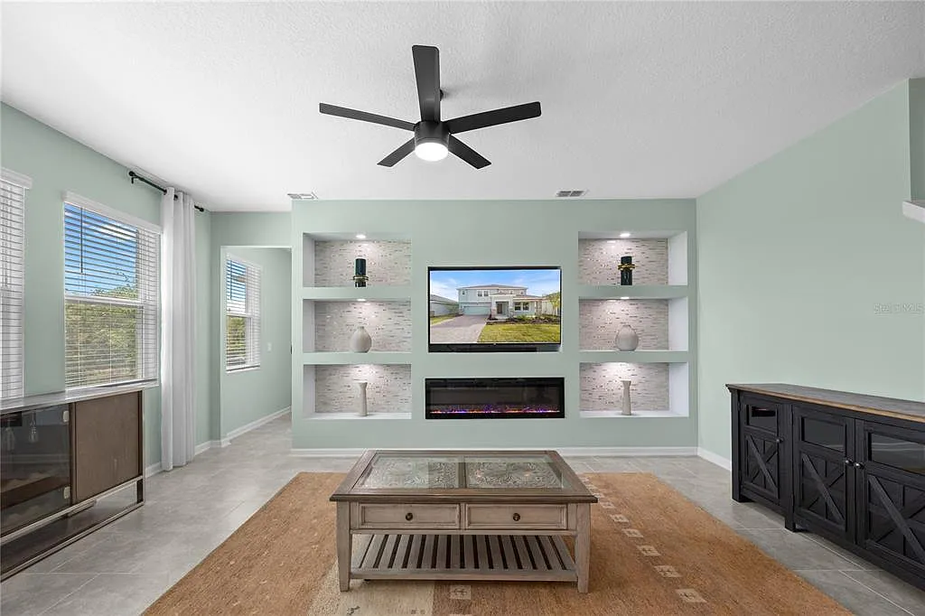 5 bed, 3.0 bath, 3291 sqft, $3,500 — Photo 3