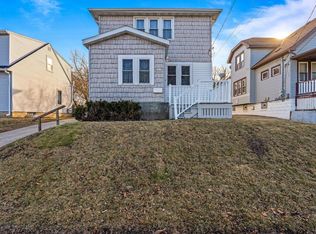 2911 E Whittaker Ave, Saint Francis, WI 53235