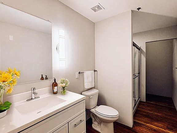 3rd image of 800 Broadway Blvd Unit 403