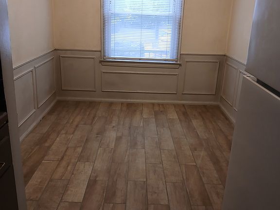 Diningroom new ceramic tile floor