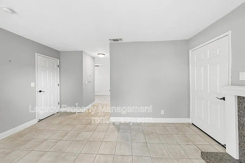 2 bed, 1.5 bath, 1026 sqft, $1,795 — Photo 3