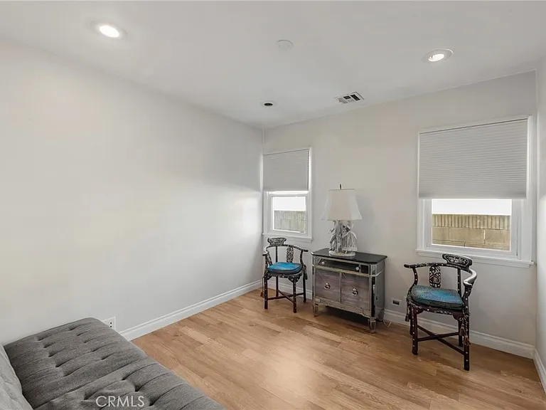 5231 Glasgow Way — Photo 18