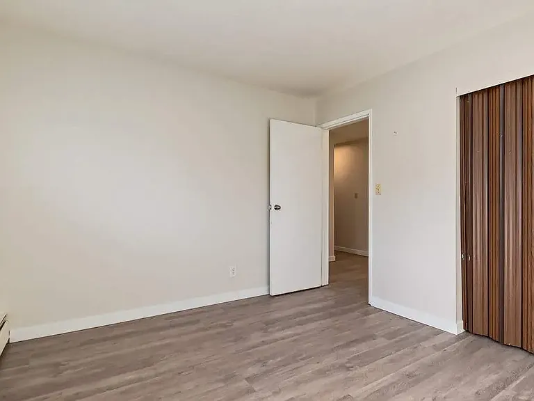 5516 47a Ave #104 — Photo 16