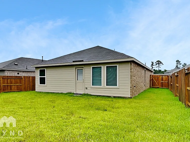 940 Capracotta Dr — Photo 17