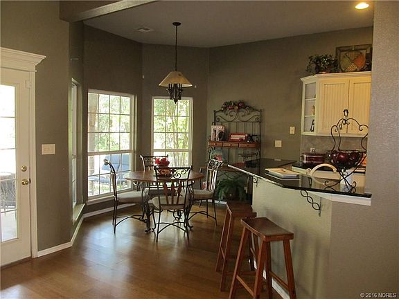 4th image of 8005 Cottonwood Ave