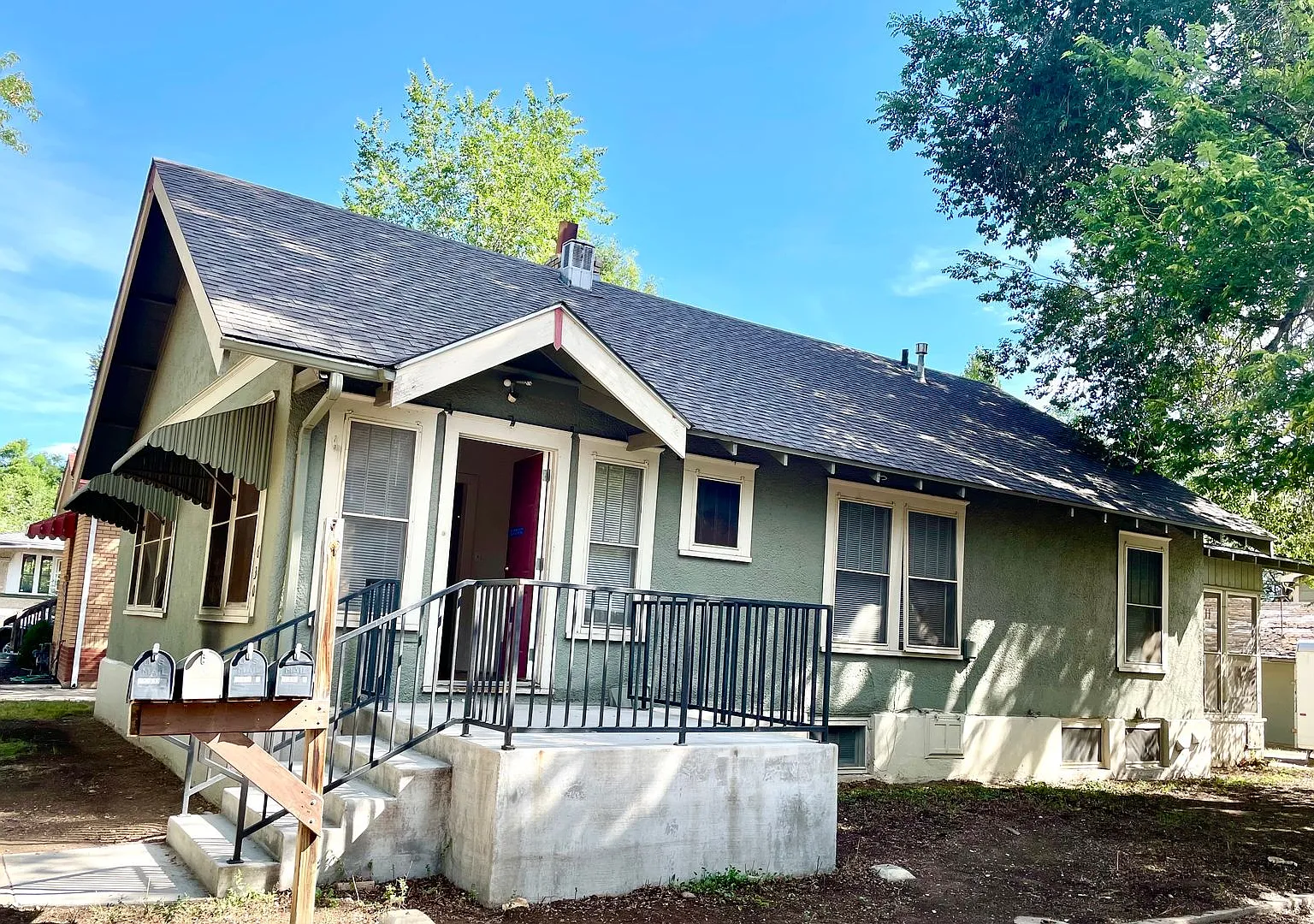 1/2 Off First Months Rent! 3 Bed + 2 Bonus Rooms In Basement, 2 Bath Home Near Csu! Flexible Leas... — Photo 3