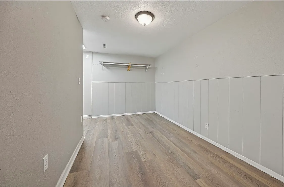 5 bed, 2016 sqft, $2,400 — Photo 4