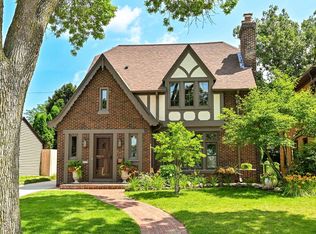 4848 N Woodburn St, Whitefish Bay, WI 53217