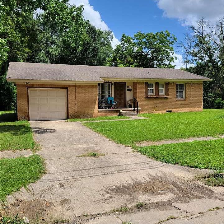 1st image of 2314 W Pleasant Dr