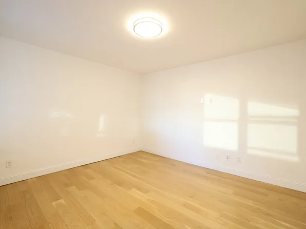 305 East 86th Street image 8 of 28