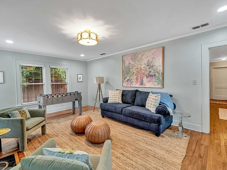 606 W Dobbs St — Photo 7