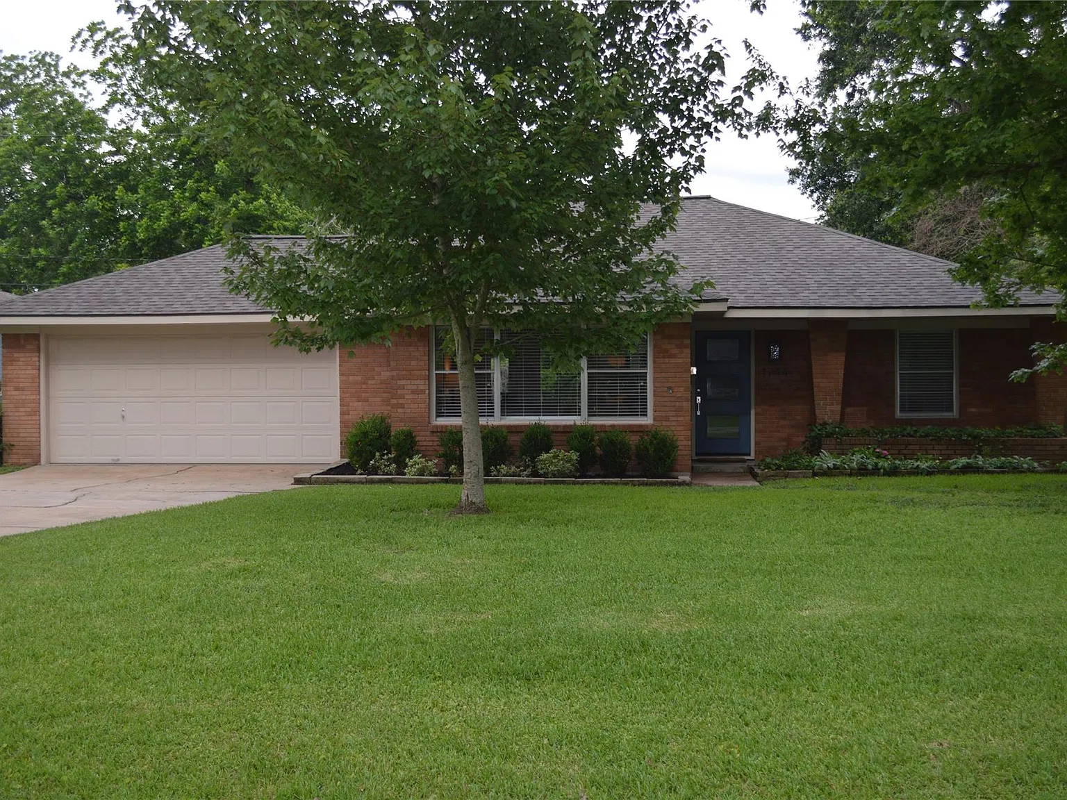 3 bed, 2.0 bath, 1769 sqft, $2,700 — Photo 1