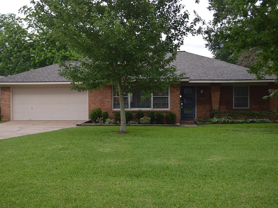 1744 Pine Village Dr
