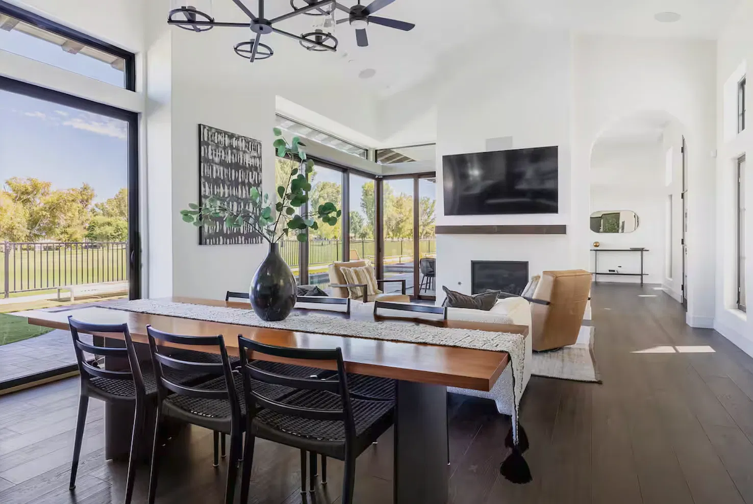 4 bed, 2840 sqft, $17,200 — Photo 2