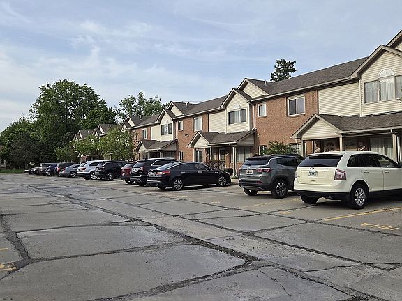 3rd image of 21072 Flora St
