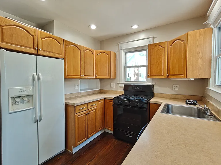4 Pacific Ave #A — Photo 4