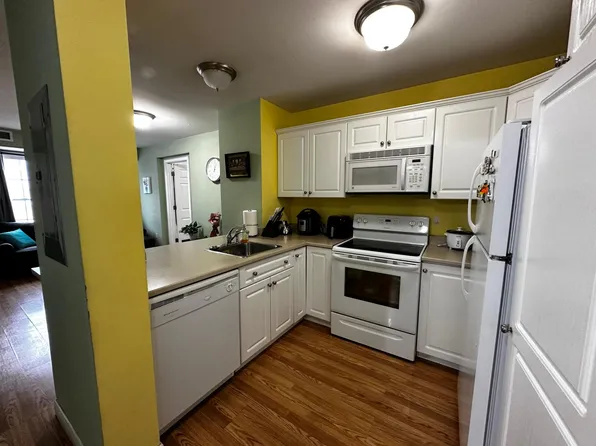 145 Bennington St APT 302, Revere, MA 02151