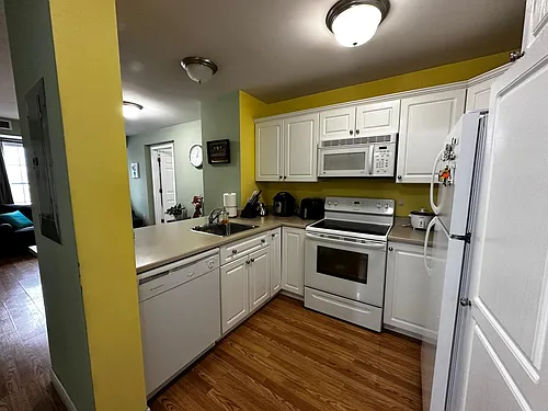 145 Bennington St #302 Photo 1