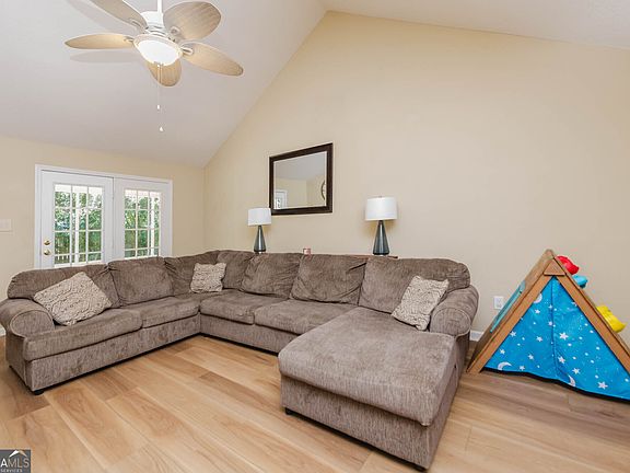 2nd image of 232 Sheffield Way