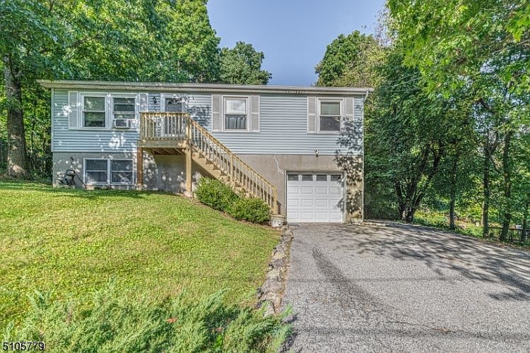 1st image of 29 Lawrence Dr