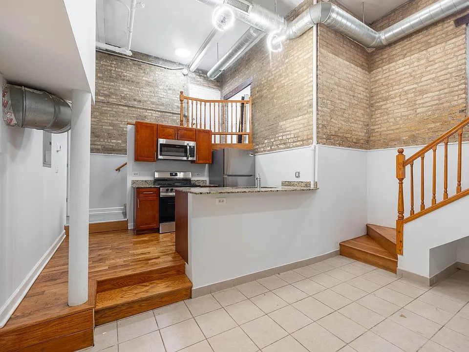 2042 W Touhy Ave #G