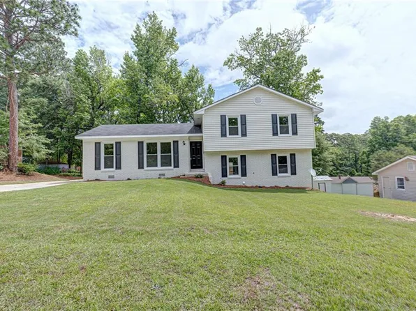 4302 Bridgewater Dr, Phenix City, AL 36867