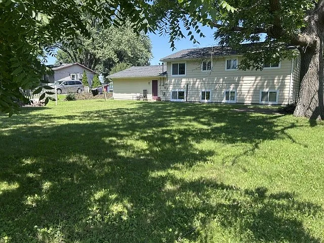 2 bed, 900 sqft, $1,300 — Photo 2