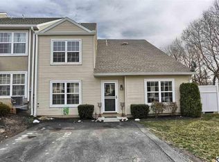 90 Courtyard Dr, Carlisle, PA 17013
