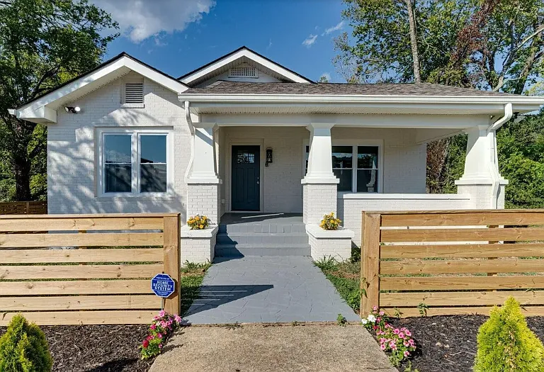 2611 McCallie Ave — Photo 1