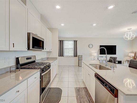 4th image of 8454 Vacarez Dr