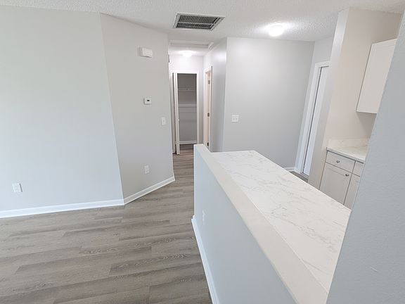 5th image of 3031-3045 Springfield Ln #3035