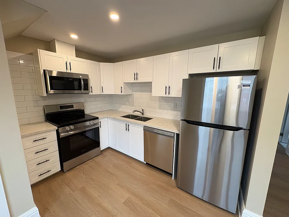 43 Lottridge St #2