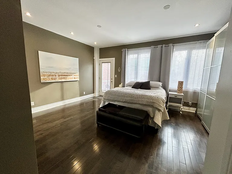 36 Coxwell Ave — Photo 22