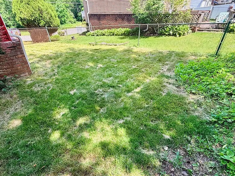 3812 Louisa St — Photo 36
