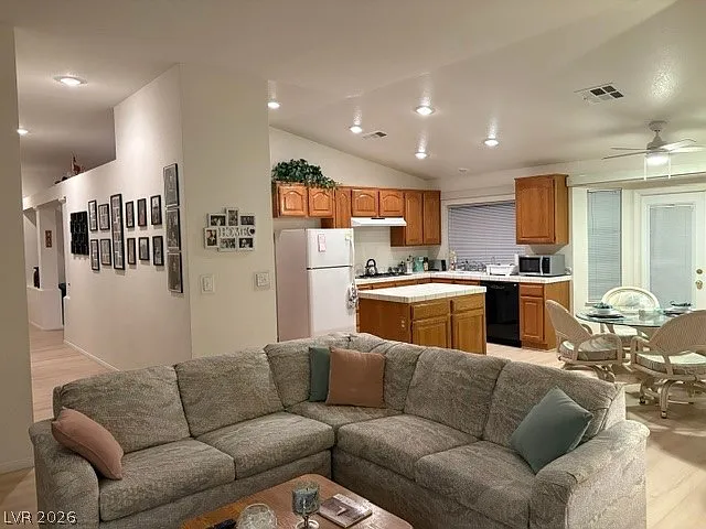 4 bed, 3.0 bath, 2186 sqft, $3,500 — Photo 2