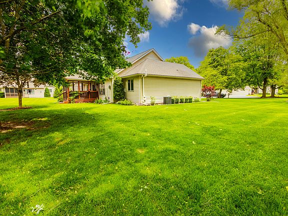 3rd image of 11 Oakdale Ln