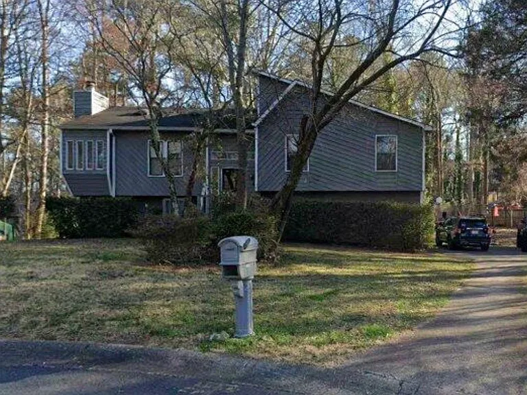 440 Monroe Ct NW — Photo 1