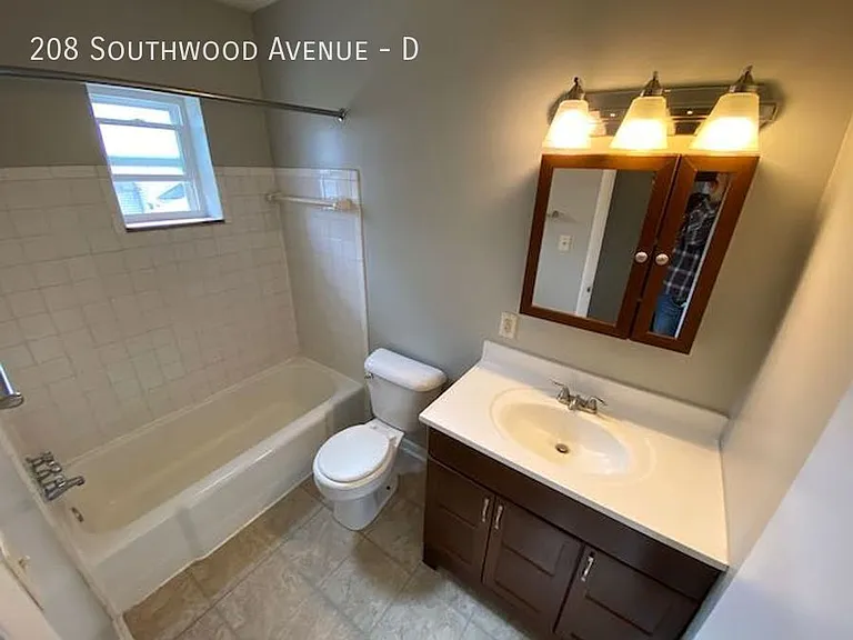 208 Southwood Ave #D — Photo 9
