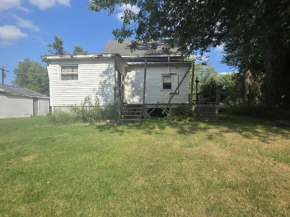 5th image of 8563 Benton Rd