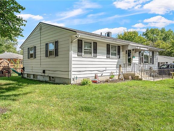 2nd image of 3976 Montevideo Dr