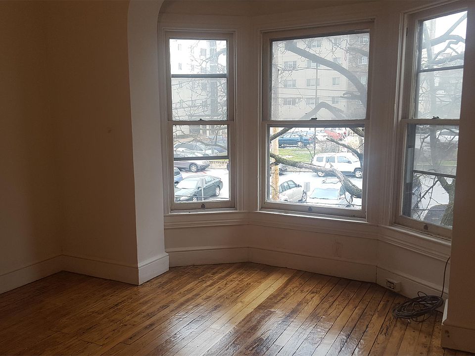 2nd image of 335 E Philadelphia St #2