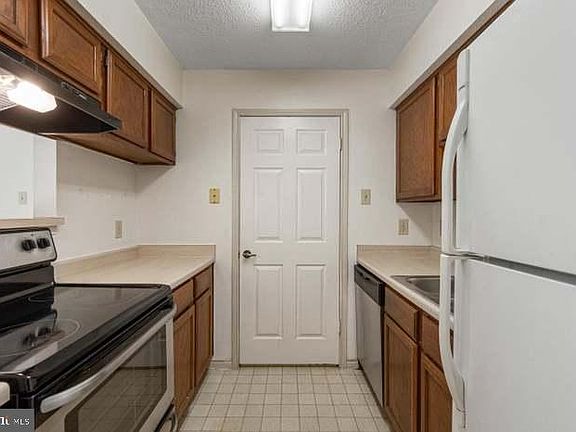 4th image of 1535 Lincoln Way #102