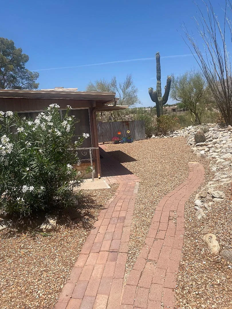 N Canyon Dr, Tucson — Photo 2