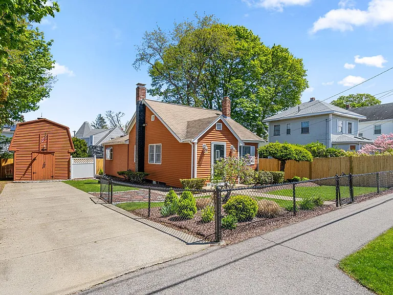 166 Albatross Rd — Photo 6