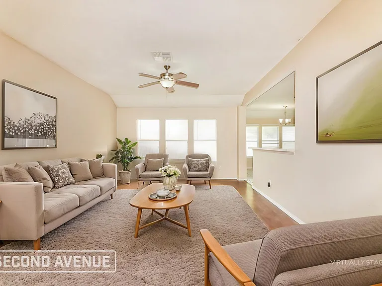 1017 La Mirada — Photo 2