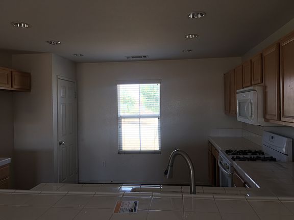 4th image of 44616 Avenida Linda