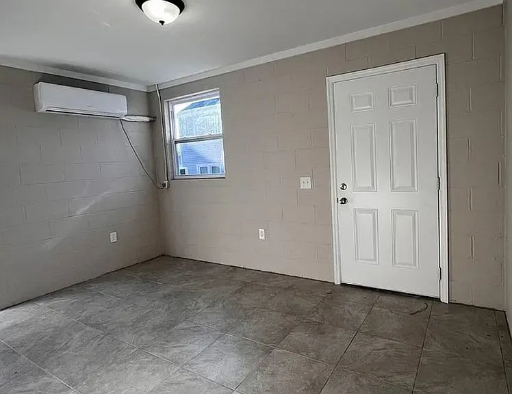 2447 Gervais St #B — Photo 3