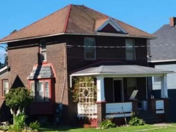 422 Thornton St, Sharon, PA 16146