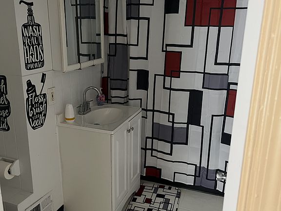 3rd image of 15011 Liberal St